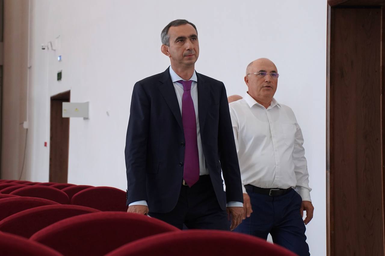 Глава Минимущества осмотрел новую школу в селе Герга
